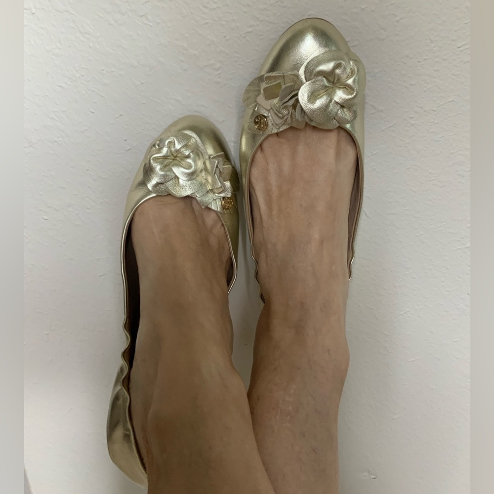 NWOT Tory Burch Gold LeatherBlossom Ballet Flats Sz 9